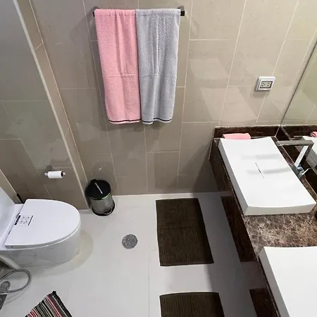 1 Bedroom In The Peak Towers Apartment *