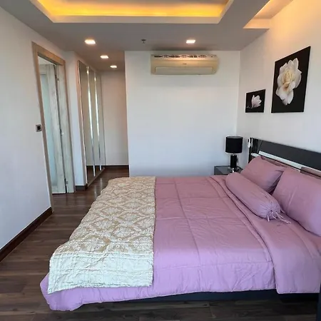 1 Bedroom In The Peak Towers *