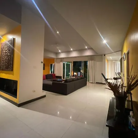 Rosewood Pool 1 Hotel *