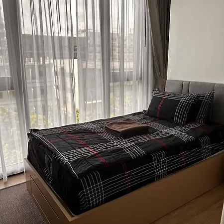 Edge Apartment *