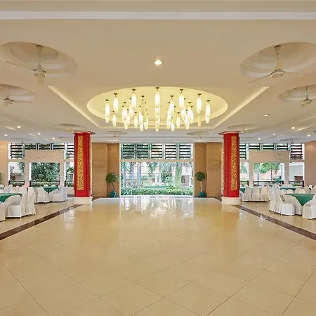 Eastern Grand Palace Hotel 4*