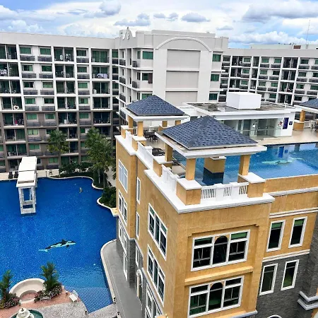 超大泳池景观房 市中心区域 离步行街5分钟near Walking Street Apartment