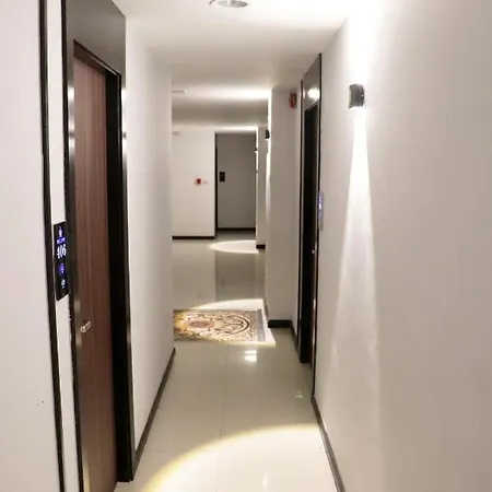 Abunawas Merry Hotel Pattaya