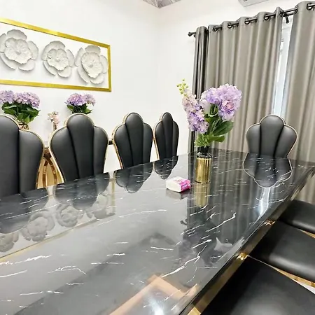 市中心4卧4卫泳池别墅/门口711/海边1公里/宁静/不用爬楼梯 Pattaya