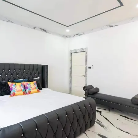 Villa 市中心4卧4卫泳池别墅/门口711/海边1公里/宁静/不用爬楼梯 Pattaya