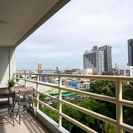 Walking Street Side View Talay 6 Apartment