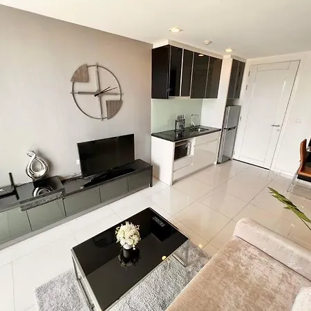 Bay View 1 Bed In Vision Apartment *