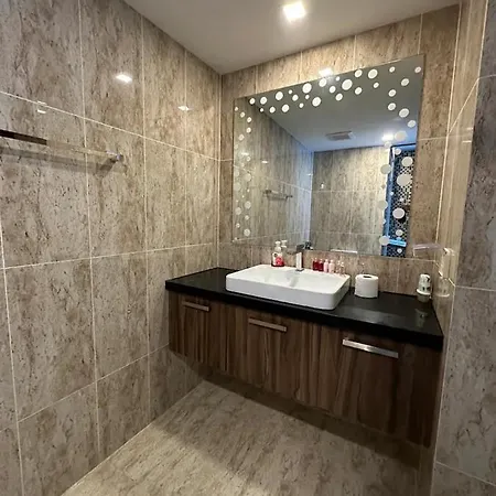 Apartment Condominium At Grand Avenue *