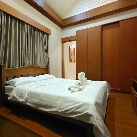 Villa Baan Natcha Pool Center