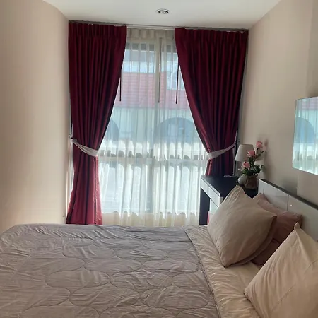 The Chezz By Apple & Frank Apartment