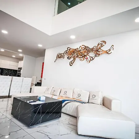 Villa Palm Spring 七卧豪华泳池别墅 Pattaya