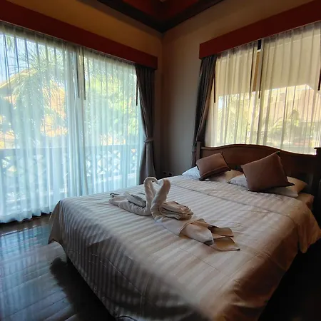 Villa Baan Natcha Pool Center