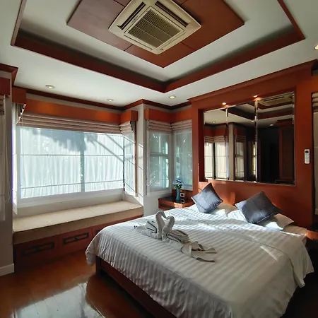 Villa Baan Natcha Pool Center