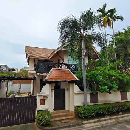Baan Natcha Pool Center Villa