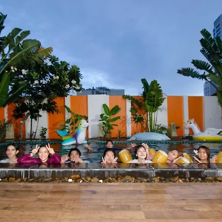 Hotel Rosewood Pool 1 *