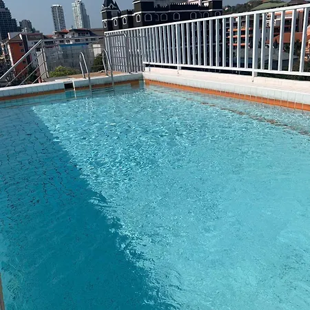 New Circle Phratamnak Pattaya