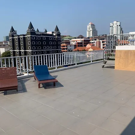 Apartment New Circle Phratamnak Pattaya