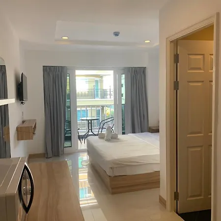 New Circle Phratamnak Apartment *