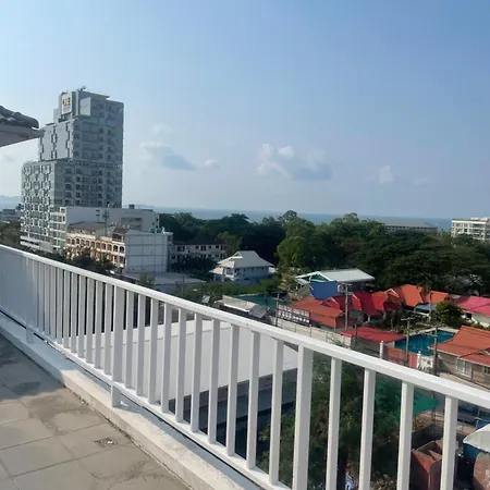 New Circle Phratamnak Apartment *