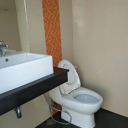 New Circle Phratamnak Apartment