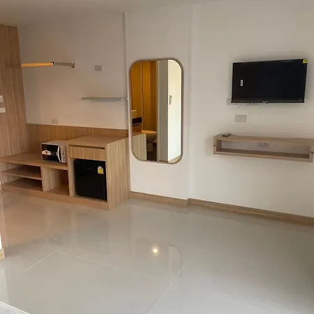 New Circle Phratamnak Apartment *