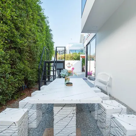 Pupae Pool Hotel