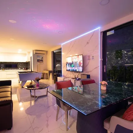 Pupae Pool Hotel
