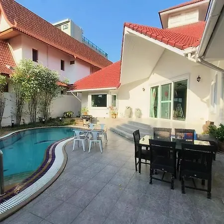 Villa Beachfront Golf Pool Private Courtyard Pattaya
