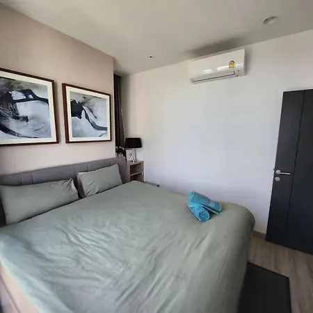 小红书网红超大无边泳池edge豪华公寓 市中心 海滩300米 Apartment