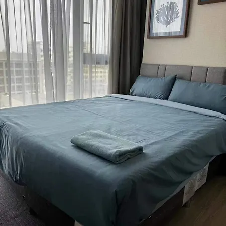小红书网红超大无边泳池edge豪华公寓 市中心 海滩300米 Apartment