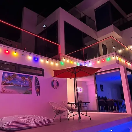 Hotel Pupae Pool