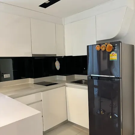 Apartment Center Residents ที่พักในตัวเมืองพัทยา