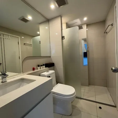 Apartment Center Residents ที่พักในตัวเมืองพัทยา Pattaya