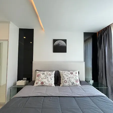 Center Residents ที่พักในตัวเมืองพัทยา Apartment *