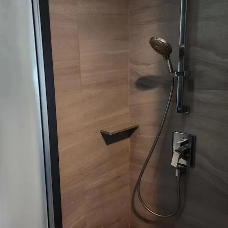 Apartment 24a网红无边泳池edge豪华单卧室套房 海滩3分钟 *