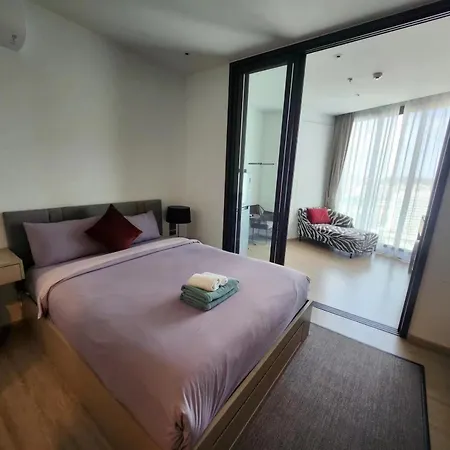 24a网红无边泳池edge豪华单卧室套房 海滩3分钟 Apartment *