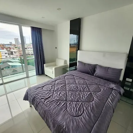 New In Center Apartment