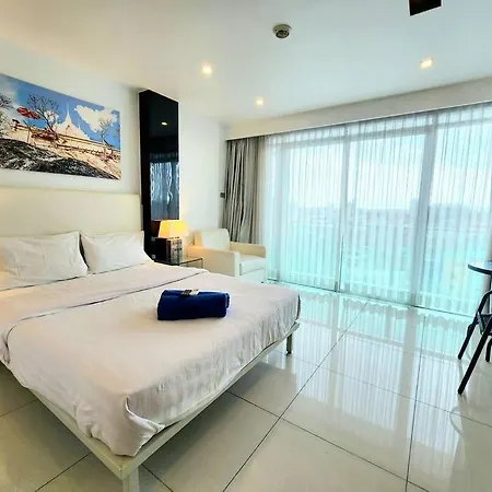 Modern In Downtown Apartment *