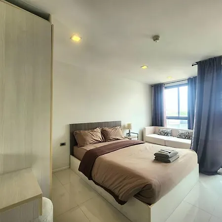 Beautiful In Town Apartment