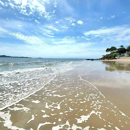 Phratamnak Seaside Pool Pattaya