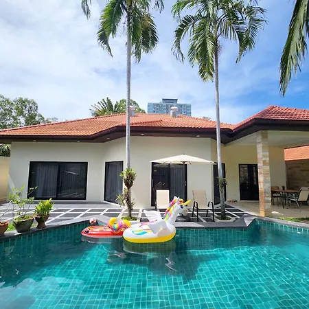 Villa Phratamnak Seaside Pool Pattaya