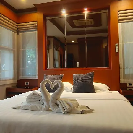 Baan Natcha Pool Center Villa
