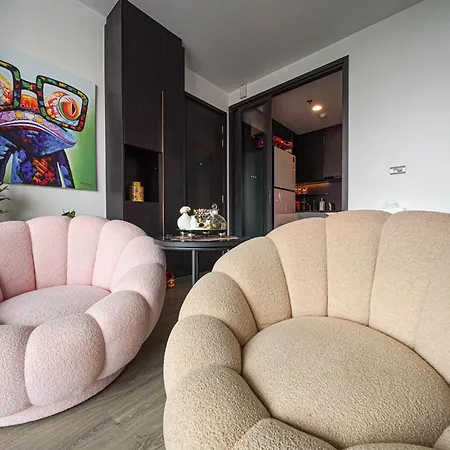 Edge 2br Ocean View Luxury Rooftop Pool Location