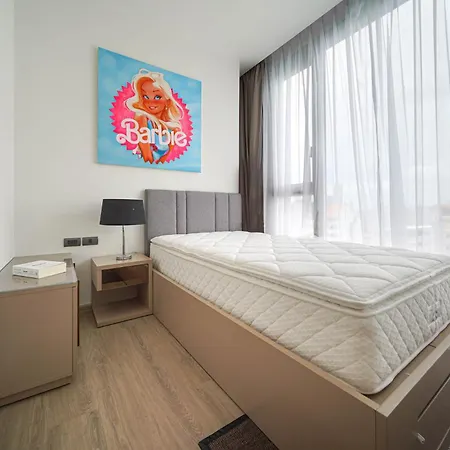 Edge 2br Ocean View Luxury Rooftop Pool Location