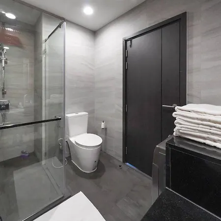 Edge 2br Ocean View Luxury Rooftop Pool Location Apartment Pattaya