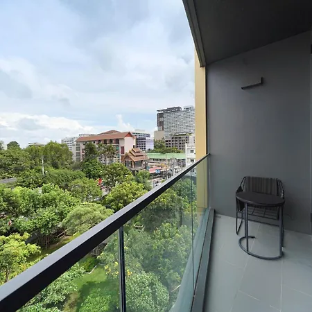 Edge 2br Balcony Garden View Infinity Pool & Location