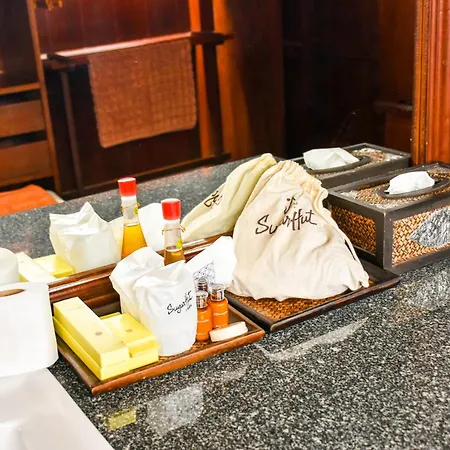 Sugar Hut & Restaurant 3*