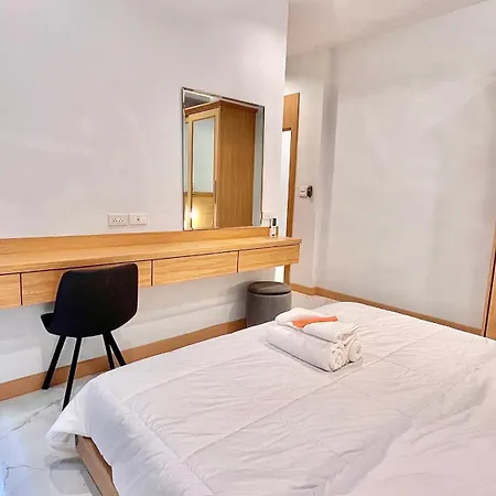 Villa H2中天海滩 风月步行街 市中心 Bbq 酒吧街 独栋别墅4卧5卫豪华装修芭提雅海天-悠舍泳池桑拿房别墅 *
