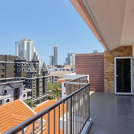 2 Bed - 2 Bath Seaview Penthouse Apartment *
