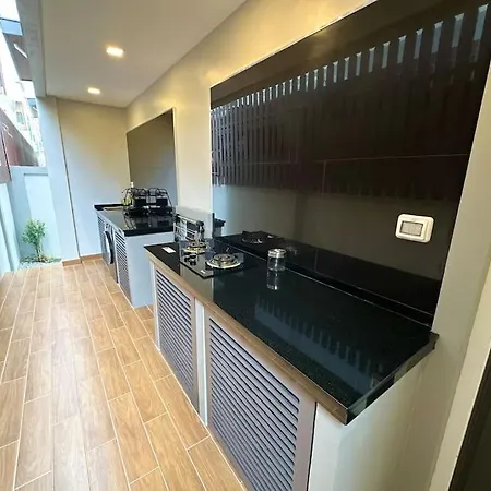 Villa Super Luxury 3 Bedroom Private Pool With Jacuzzi, Near 711, 10 Minutes To Walking Street And - Mt6 Pattaya